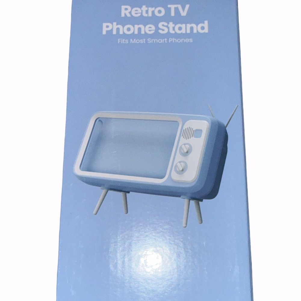 GEMS Retro TV Phone Stand - Light Blue
Fits Most Smartphones 
New In Box